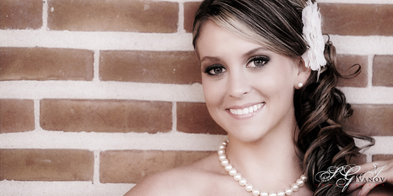 Bride posing at Rice University Campus