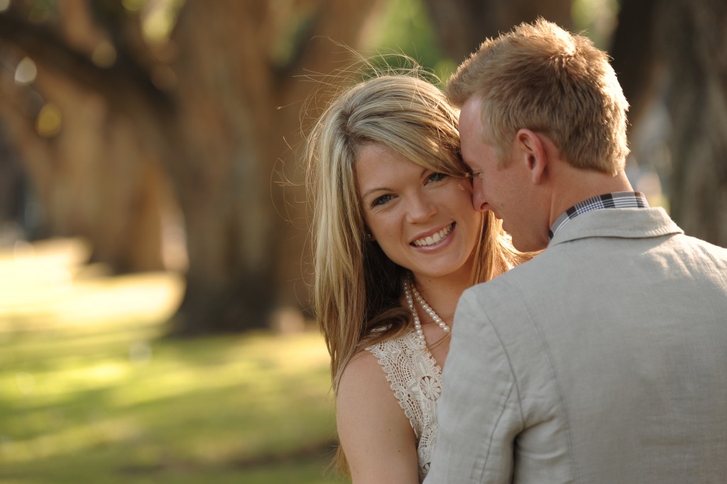 Engagement-photoshoot-under-oak-trees